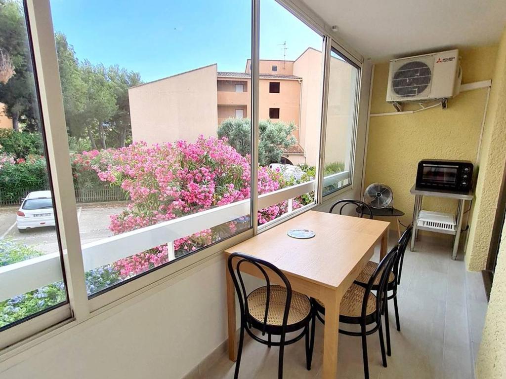 Appartement Six-Fours-les-Plages, 2 pièces, 3 personnes - FR-1-316-300 Domaine de La Coudoulière 85 Allée des Embruns - Cap Vert - Bât C 3102, 83140 Six-Fours-les-Plages