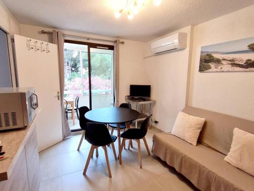 Appartement Six-Fours-les-Plages, 2 pièces, 3 personnes - FR-1-316-300