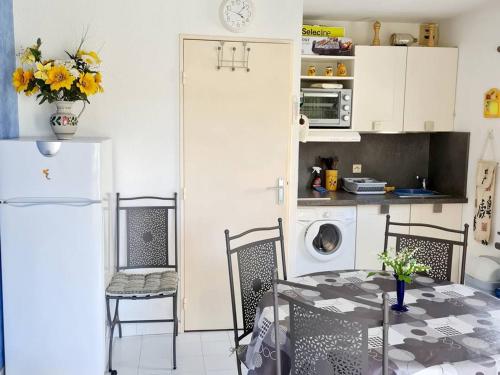 Appartement Six-Fours-les-Plages, 2 pièces, 4 personnes - FR-1-316-266