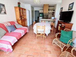 Appartement Six-Fours-les-Plages, 3 pièces, 6 personnes - FR-1-316-122