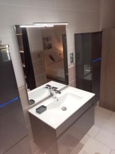 Appartement spacieux 10 mn plage wifi stationnement