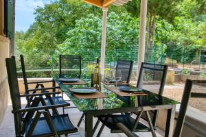 Appartement spacieux dans une villa avec terrasse et jardin à Ventabren