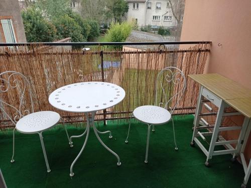 Appartement spacieux en centre ville, 2 chb, terrasse et garage