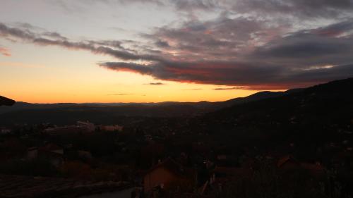 Appartement spacieux et chaleureux à Grasse