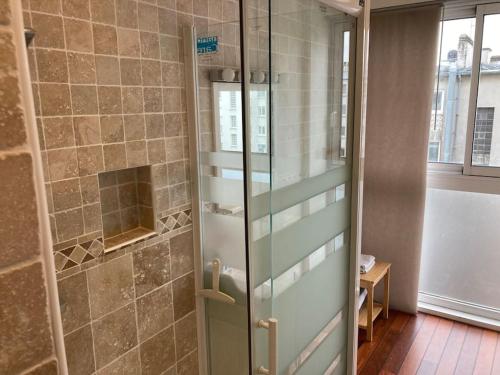 Appartement spacieux hyper centre Secteur Liberté