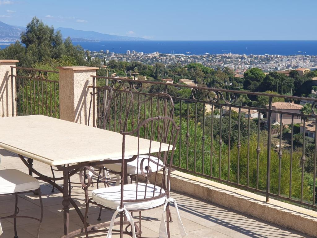 Appartement Appartement standing dans villa hauteur de Cannes 159 boulevard Saint-Antoine 06220 Vallauris