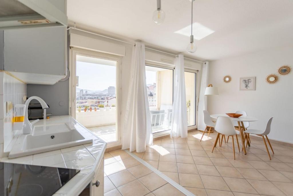 Appartement Appartement Standing Marseille 4 pers Clim Parking 5 em no. 054 169 Rue Breteuil bt c 13006 Marseille