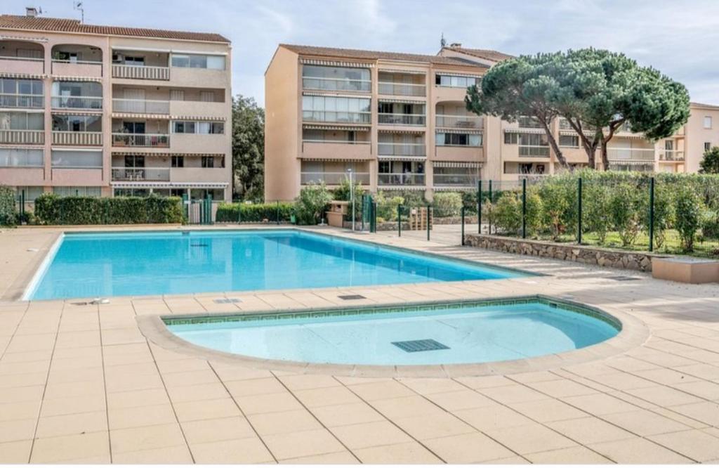 Appartement Appartement Ste Maxime Bâtiment les pins parasols, 3 eme étage 26 Chemin des Virgiles 83120 Sainte-Maxime