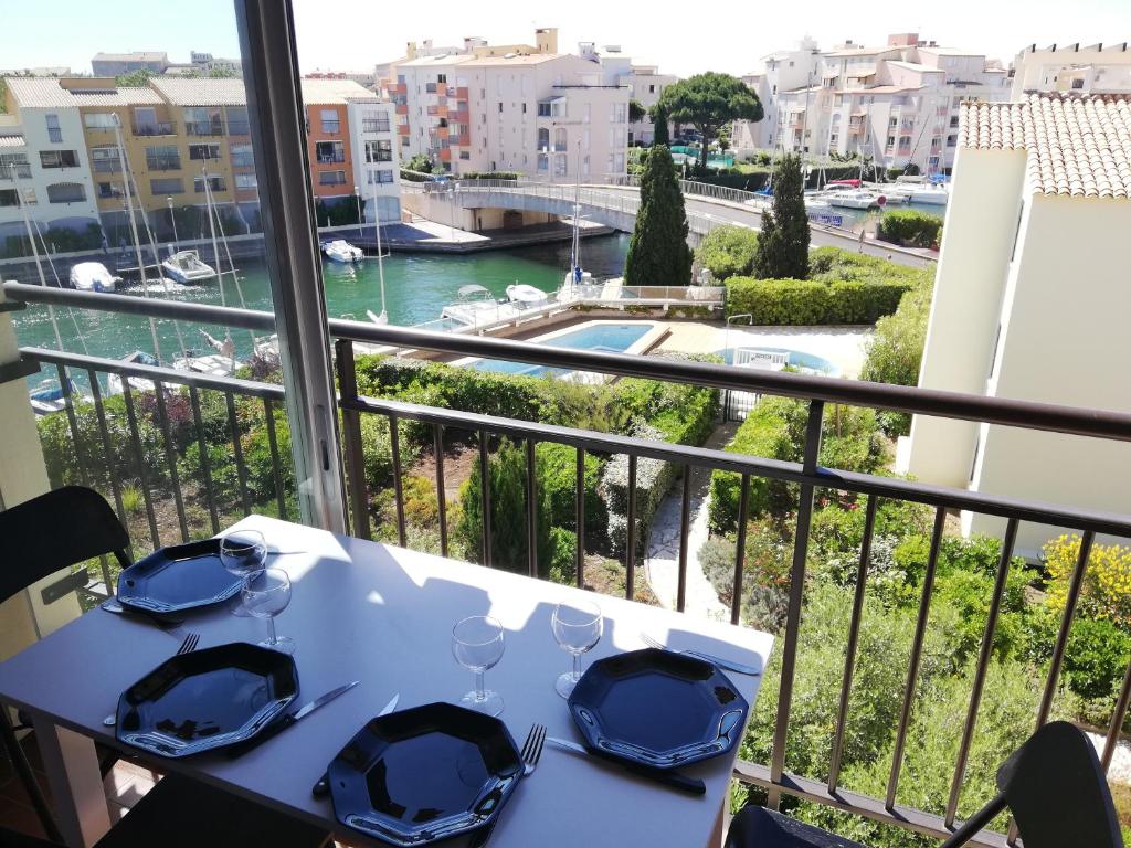 Appartement Studio cap d'agde avec vue port et piscine proche du golf 10 Rue de la Toison d'Or, 34300 Le Cap d\'Agde