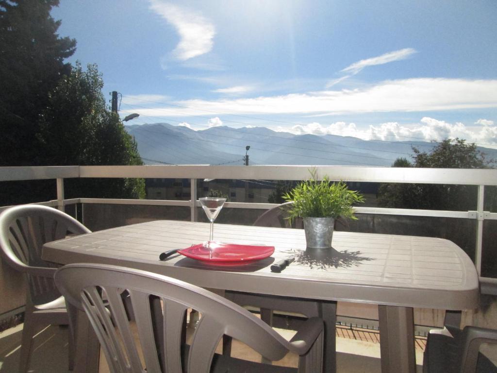 Appartement Style Campagne - Vue montagne - Exposé plein Sud - Belle terrasse - S/N Rue Des Iris, 66120 Font-Romeu