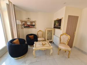 Appartement Sully-sur-Loire, 1 pièce, 2 personnes - FR-1-590-250