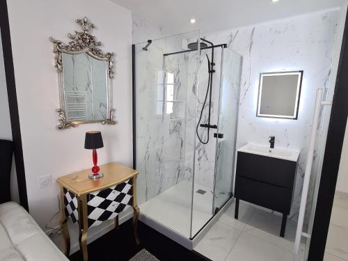 Appartement Sully-sur-Loire, 1 pièce, 2 personnes - FR-1-590-251