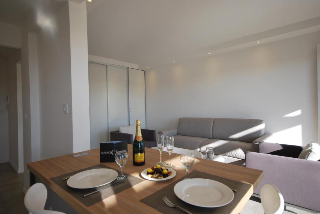 Appartement Supérieur 1 Chambre arrière Martinez 9 Rue Lacour, 06400 Cannes