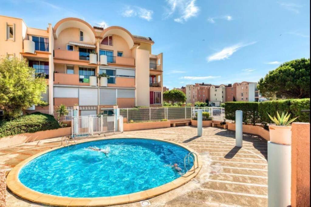 APPARTEMENT SUR LE PORT DE Gruissan Place de la Capitainerie, 11430 Gruissan