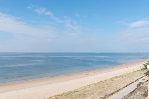Appartement surplombant la plage de bonne source