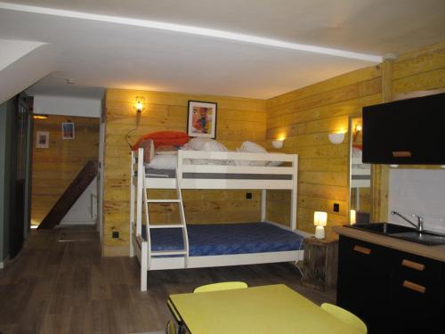 Appartement T1 bis cosy avec patio 17 BIS
