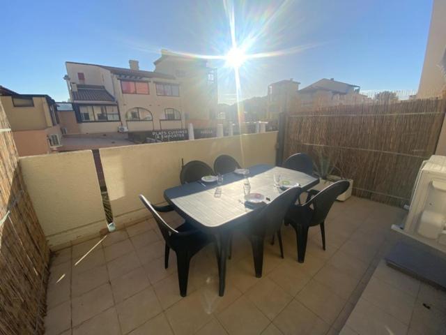 Appartement Appartement T2 - 4 personnes - Accès direct plage Parking Privé- 4FM10 10 Résidence Front de Mer 66420 Le Barcarès