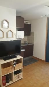Appartement T2 avec son rez de jardin de 40 m2 5 couchages 250m de la plage et 15km de l'Arena