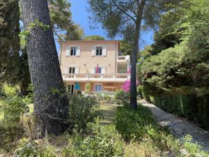 Appartement T2 dans la villa Tatiana.