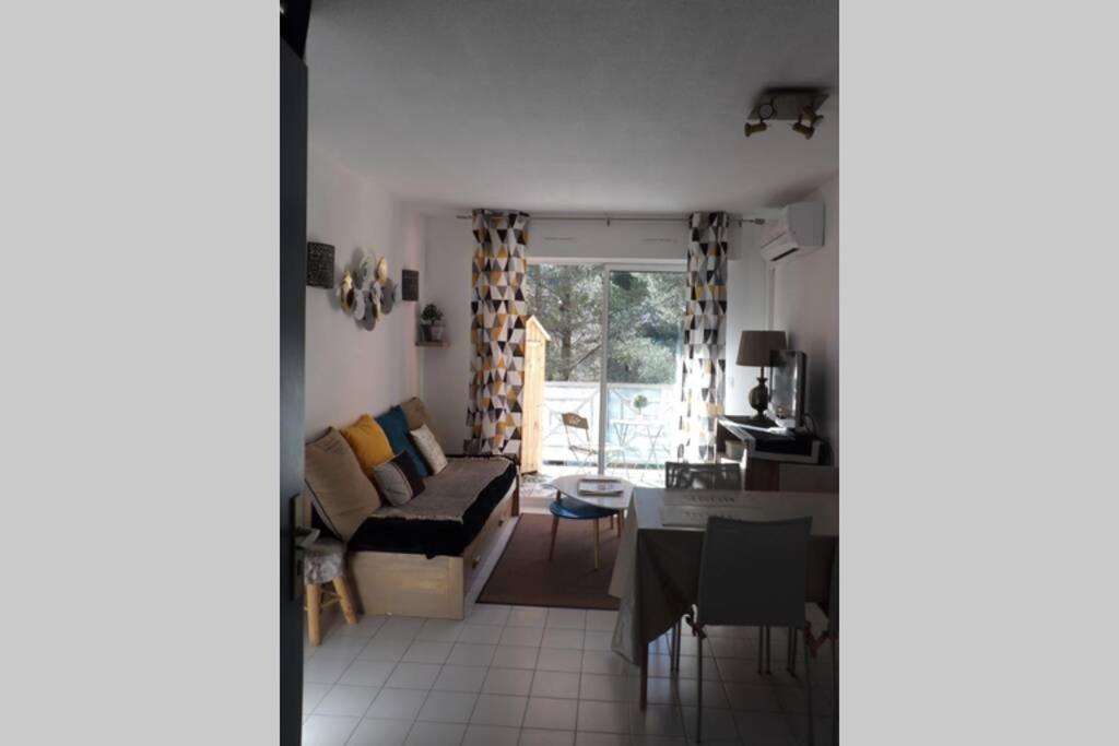 Appartement Appartement T2 dans résidence avec piscine et tennis 63 Avenue des Pins Valescure 83700 Saint-Raphaël