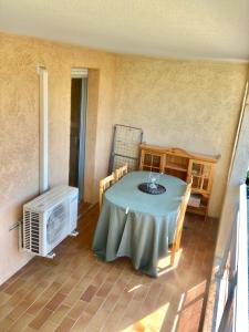 Appartement T2 dans une résidence calme avec piscine, terrain de tennis, pétanque et proche de la mer