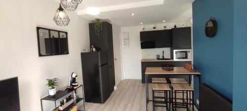 Appartement T2 moderne, calme, propre, parking, balcon vue
