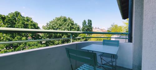 Appartement T2 moderne, calme, propre, parking, balcon vue