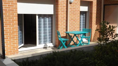 Appartement T2 ,parking privé,terrasse, 10 mns à pieds de la cité corsaire et ses plages