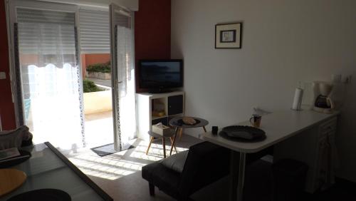 Appartement T2 ,parking privé,terrasse, 10 mns à pieds de la cité corsaire et ses plages