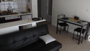 Appartement T2 ,parking privé,terrasse, 10 mns à pieds de la cité corsaire et ses plages