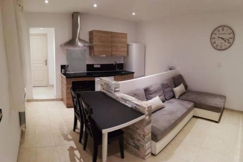 Appartement T2 Rez de villa proche bord de mer