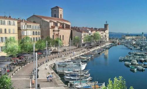 APPARTEMENT T2 SUR LE PORT LA CIOTAT