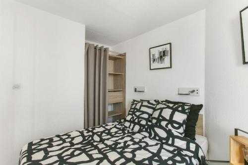 Appartement T3 terrasse vue sur mer, piscine, parking, wifi et clim