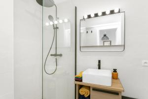 Appartement T3 terrasse vue sur mer, piscine, parking, wifi et clim