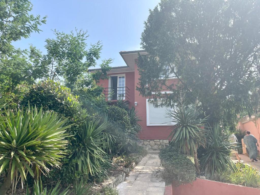 APPARTEMENT T4 AVEC JARDIN 50 Rue Albert 1er, 33120 Arcachon