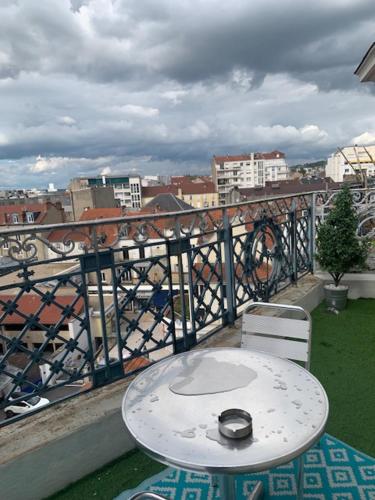 Appartement-Terrasse dans un ancien Palace Vichyssois coeur de ville