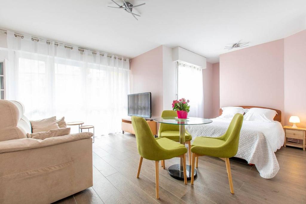 Appartement terrasse Stella Casino centre Le Petit Prince, 3ème étage avec ascenseur 12 Rue de la Chaudanne, 73100 Aix-les-Bains