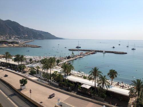 APPARTEMENT TERRASSE VUE MER Sea view terrace apartment \