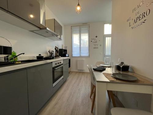 Appartement tout compris secteur Université, avec terrasse DROITE