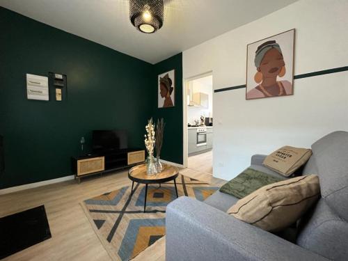 Appartement tout compris secteur Université, avec terrasse DROITE