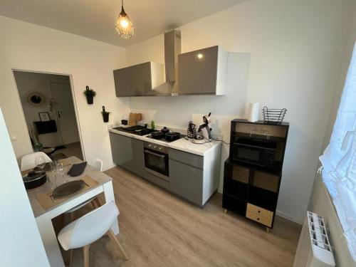 Appartement tout compris secteur Université, avec terrasse DROITE