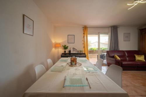 Appartement tout équipé terrasse et parking privé