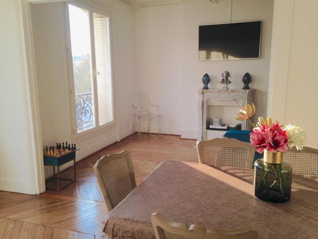 Appartement typiquement parisien 161 avenue de suffren 75015 Paris, 75015 Paris