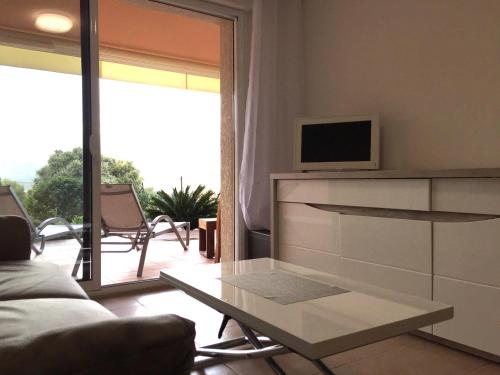 Appartement une chambre avec jardin dans residence avec piscine