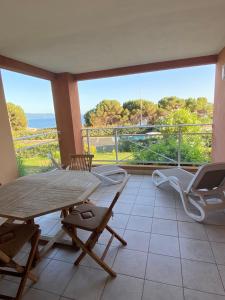 Appartement VAIANA avec piscine en bord de mer