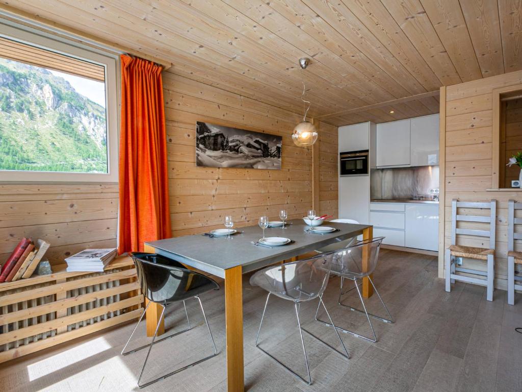 Appartement Appartement Val-d'Isère, 3 pièces, 6 personnes - FR-1-694-24 168 CHEMIN DU CRET 73150 Val dʼIsère