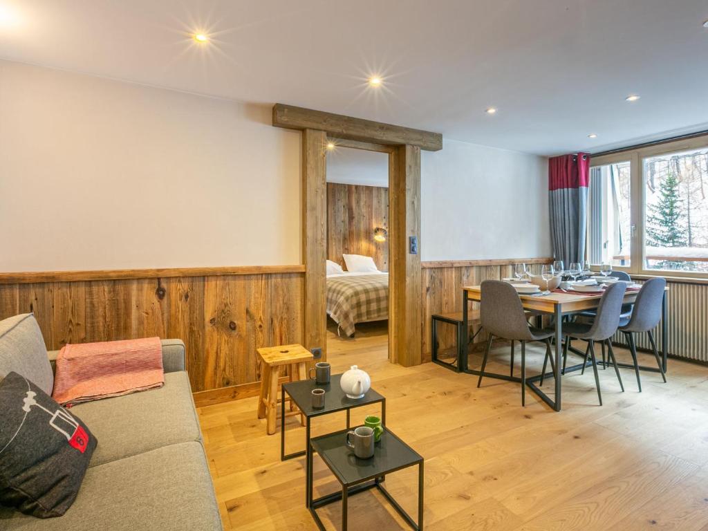 Appartement Appartement Val-d'Isère, 4 pièces, 6 personnes - FR-1-694-311 50 ALLEE DES RICHARDES 73150 Val dʼIsère