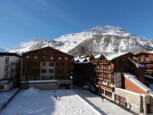 Appartement Appartement Val-d'Isère, 4 pièces, 6 personnes - FR-1-694-51 867 AVENUE OLYMPIQUE (entrée B) 863 AVENUE OLYMPIQUE (entrée A) 865 AVENUE OLYMPIQUE (entrée C) 73150 Val dʼIsère Rhône-Alpes