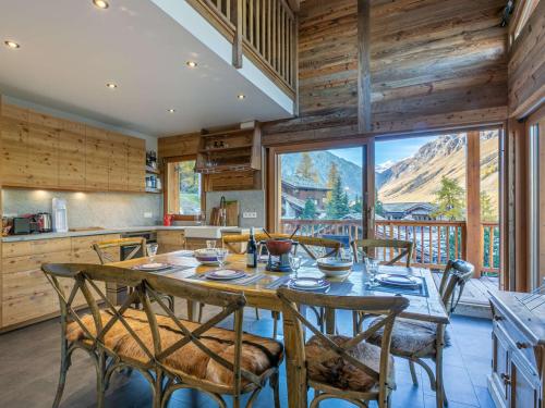 Appartement Val-d'Isère, 7 pièces, 12 personnes - FR-1-694-88
