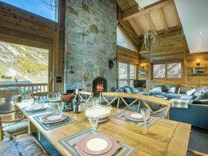 Appartement Val-d'Isère, 7 pièces, 12 personnes - FR-1-694-88